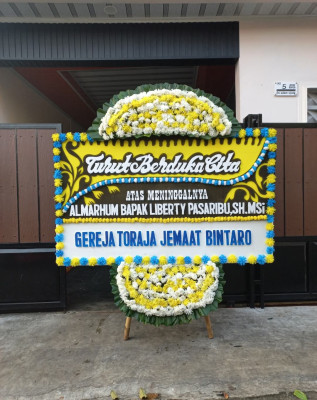Papan Bunga Duka di Malaka Sari