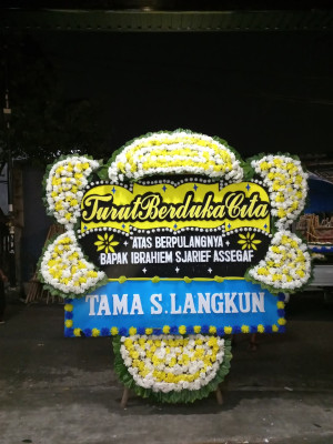 Papan Bunga Duka di Malaka Sari